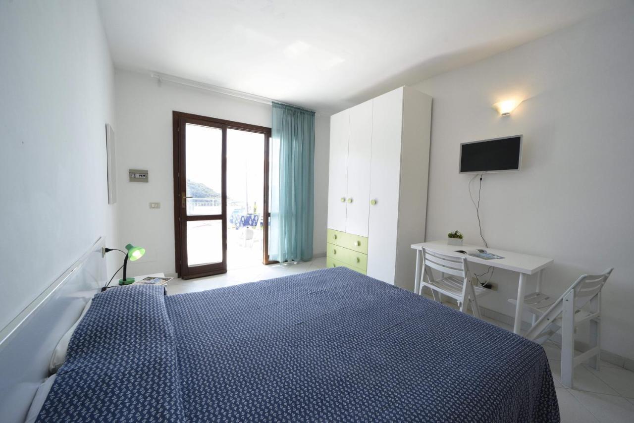 Le Sirene Aparthotel Seccheto Exterior photo