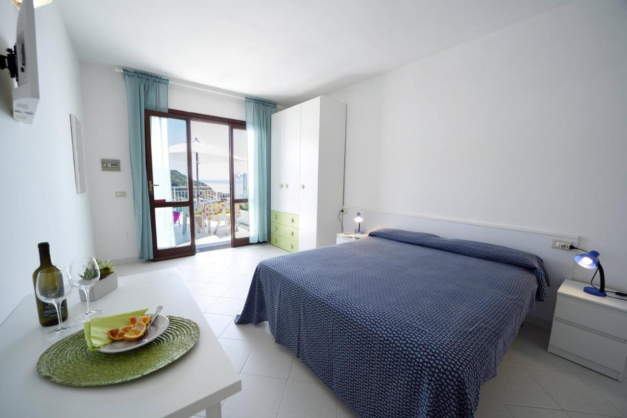 Le Sirene Aparthotel Seccheto Exterior photo