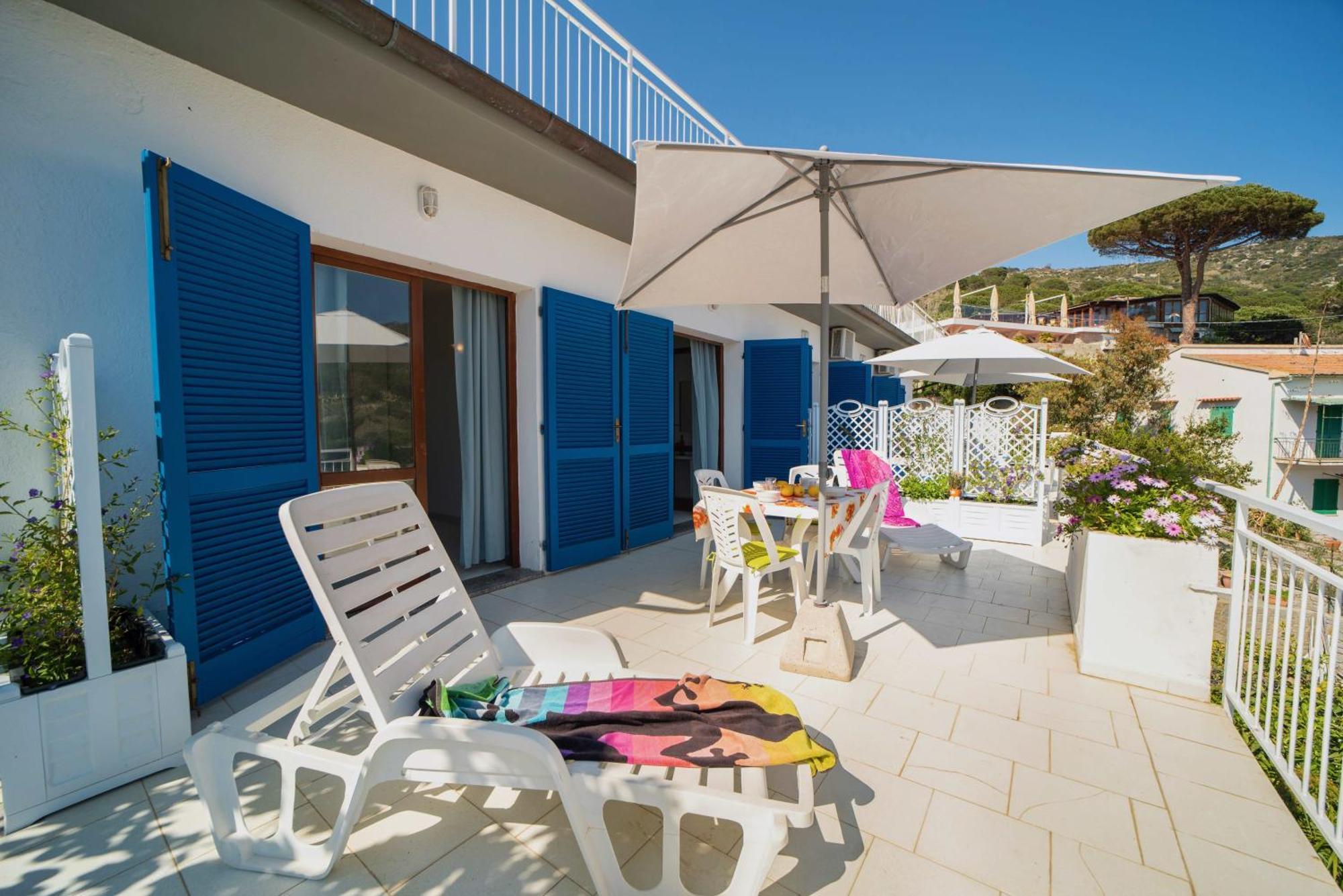 Le Sirene Aparthotel Seccheto Exterior photo